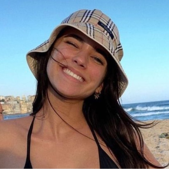 Meet your Posher, Arina - Picture 1 of 1